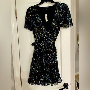 NWT Banana Republic Factory Flutter-Sleeve Wrap Dress Size 6. Navy Blue Floral
